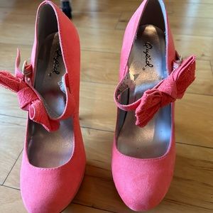 Qupid coral Mary Jane heels with lace bow NWOT Size 6